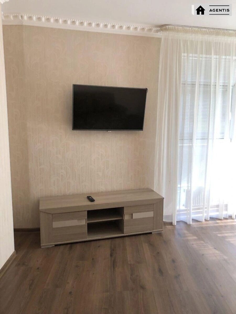 Сдам квартиру 2 комнаты, 80 m², 17 эт./26 этажей. 36, Белорусская 36, Киев. 