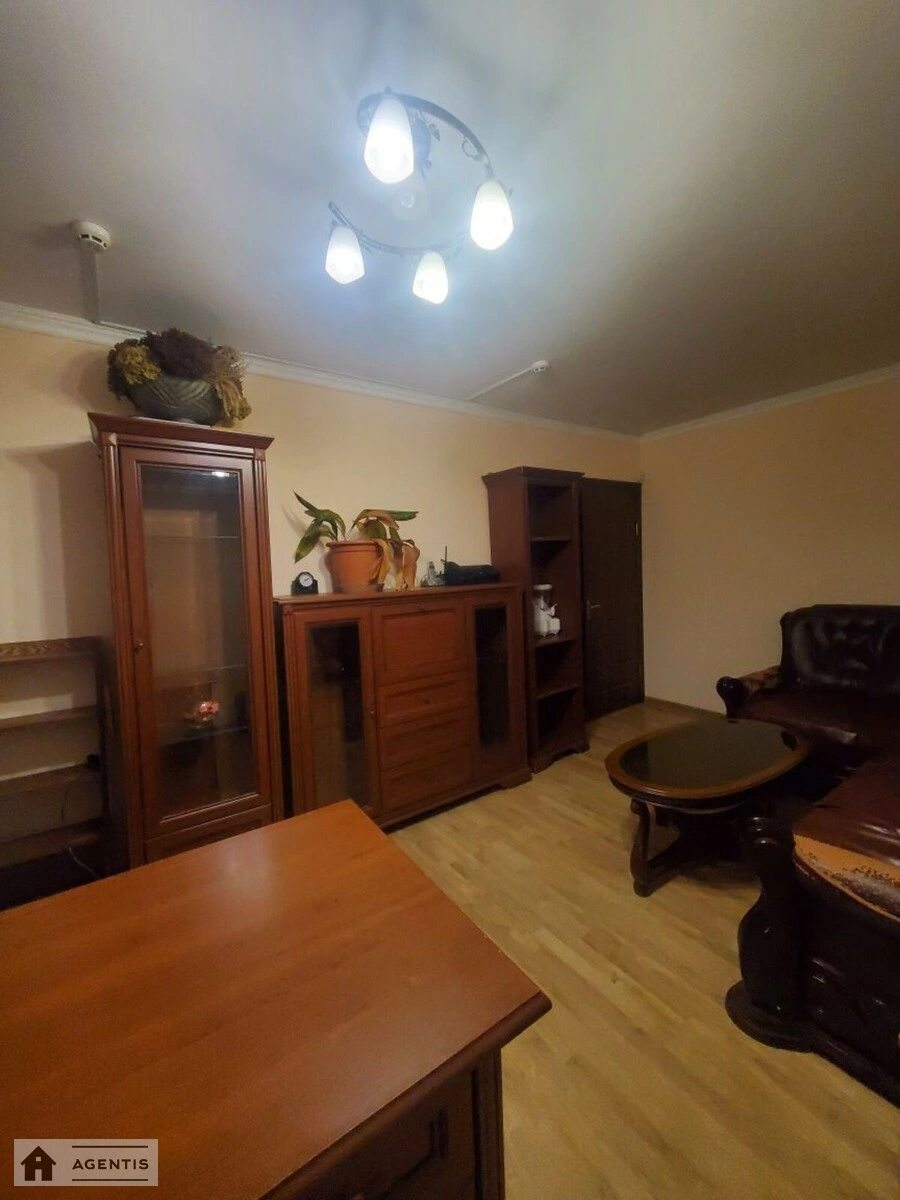 Apartment for rent 2 rooms, 45 m², 1st fl./9 floors. Lesi Ukrayinky, Kyiv. 