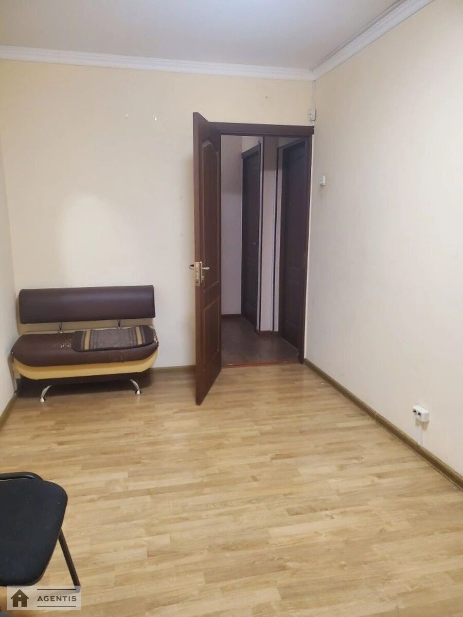 Сдам квартиру 2 комнаты, 45 m², 1 эт./9 этажей. Леси Украинки, Киев. 