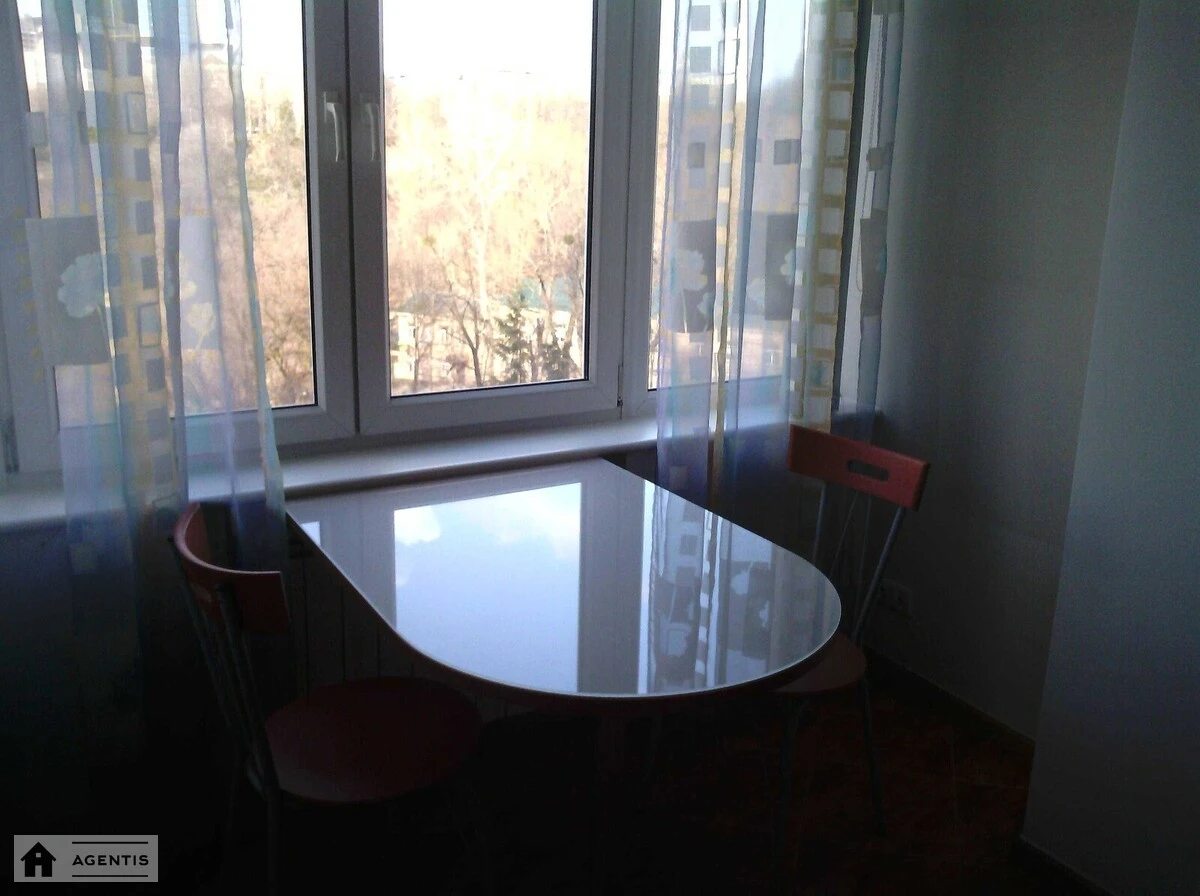 Apartment for rent 2 rooms, 67 m², 6th fl./9 floors. 33, Hetmana Pavla Skoropadskoho vul. Lva Tolstoho, Kyiv. 