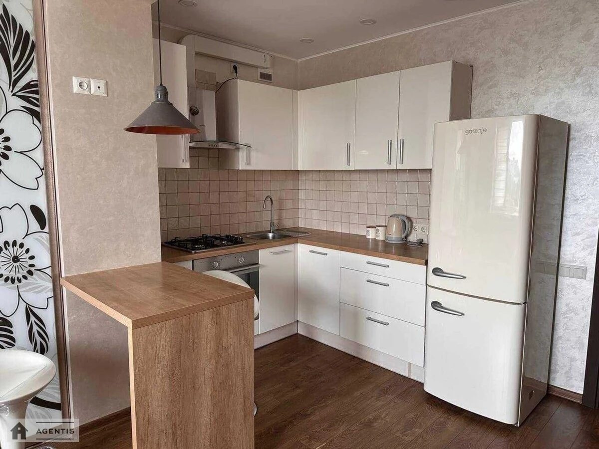 Apartment for rent 1 room, 38 m², 8th fl./23 floors. Geroyiv Sevastopolya, Kyiv. 