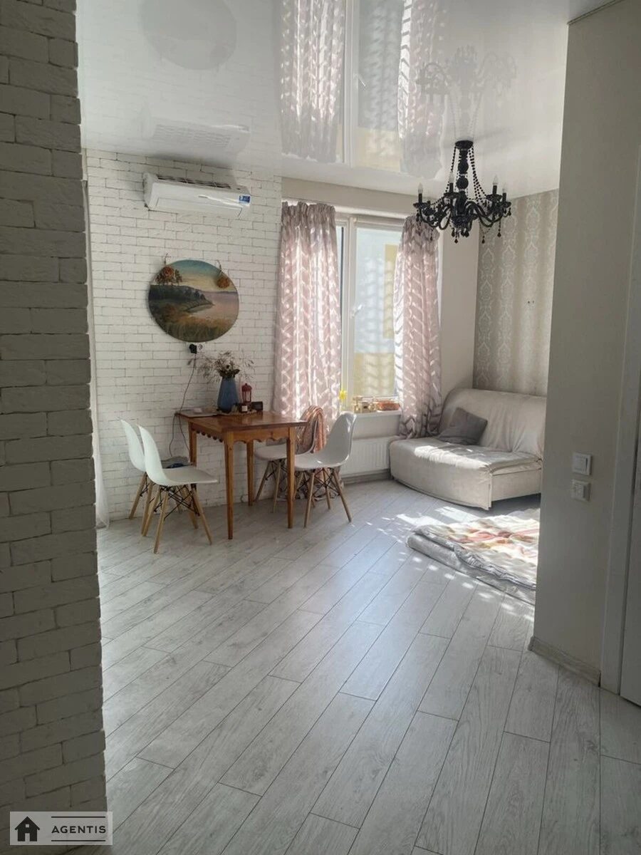 Сдам квартиру 2 комнаты, 58 m², 4 эт./6 этажей. Замковецкая, Киев. 