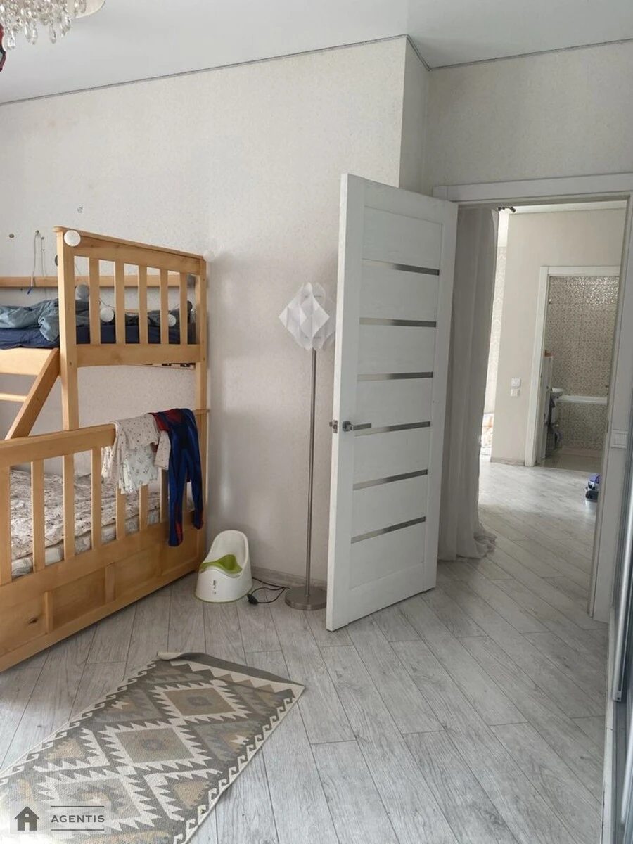 Здам квартиру 2 кімнати, 58 m², 4 пов./6 поверхів. Замковецька, Київ. 