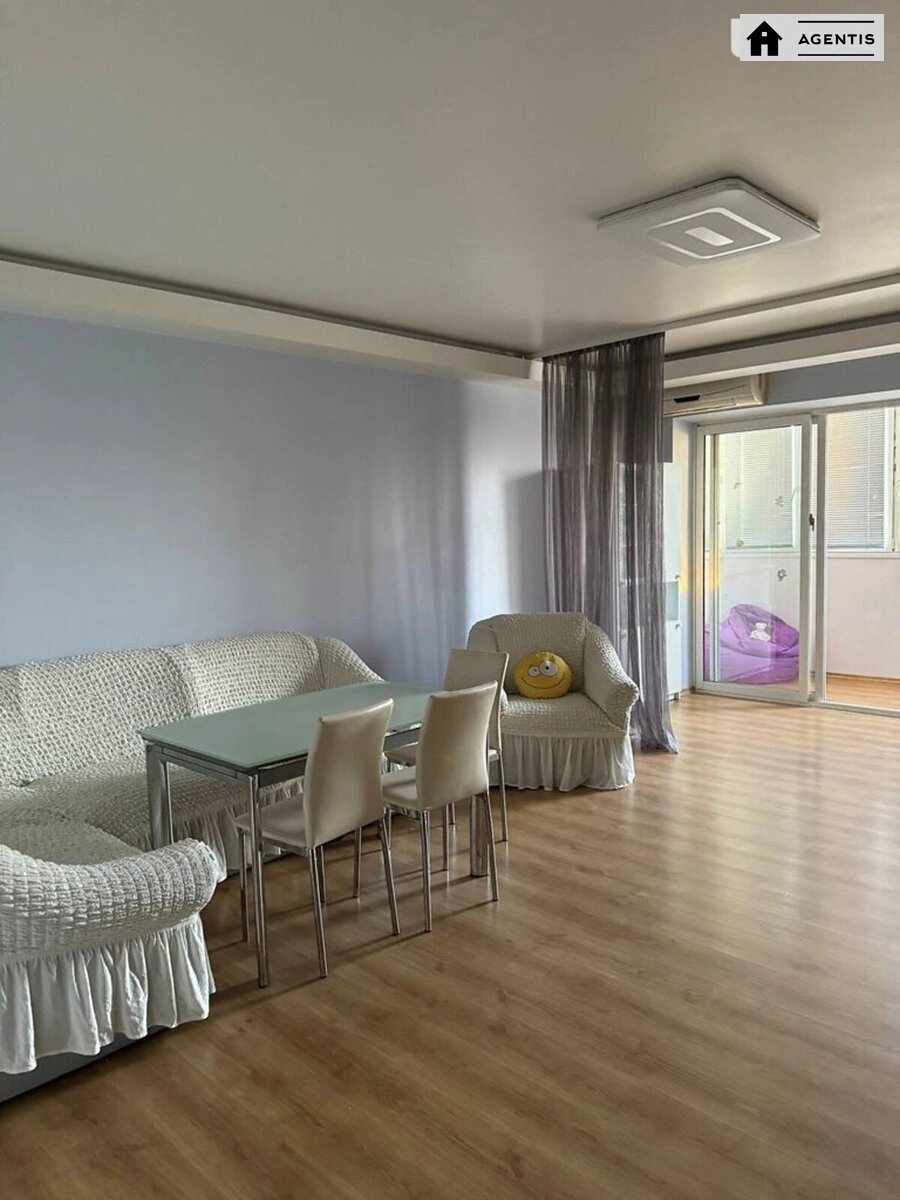 Сдам квартиру 3 комнаты, 104 m², 8 эт./26 этажей. 2, Срибнокильская 2, Киев. 