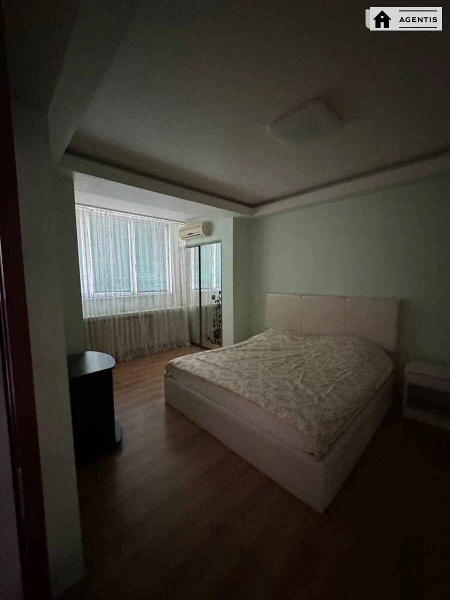 Сдам квартиру 3 комнаты, 104 m², 8 эт./26 этажей. 2, Срибнокильская 2, Киев. 