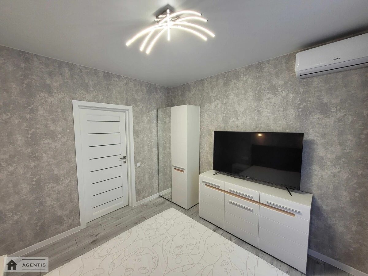 Сдам квартиру 1 комната, 43 m², 5 эт./25 этажей. Михайла Максимовича вул. (Онуфрія Трутенка), Киев. 