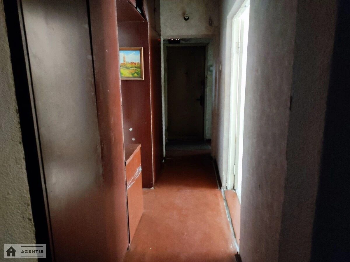 Здам квартиру 3 кімнати, 60 m², 2 пов./9 поверхів. Дарницький район, Київ. 