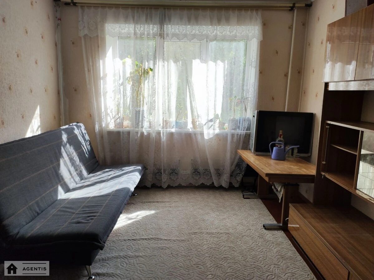 Apartment for rent 3 rooms, 60 m², 2nd fl./9 floors. Darnytskyy rayon, Kyiv. 