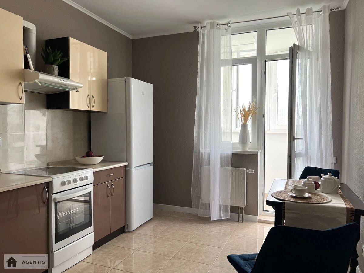 Сдам квартиру 1 комната, 49 m², 15 эт./25 этажей. 14, Воскресенская 14, Киев. 