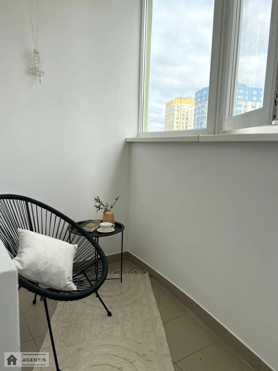 Apartment for rent 1 room, 49 m², 15th fl./25 floors. 14, Voskresenska 14, Kyiv. 