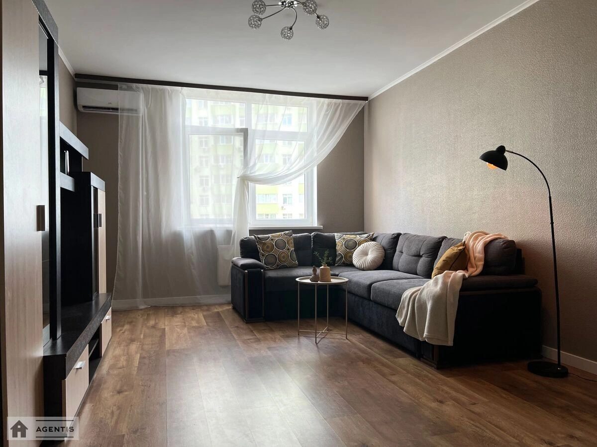 Сдам квартиру 1 комната, 49 m², 15 эт./25 этажей. 14, Воскресенская 14, Киев. 