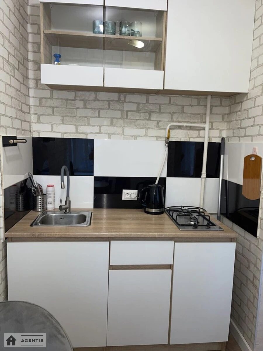 Сдам квартиру 1 комната, 23 m², 2 эт./5 этажей. 28, Академіка Доброхотова вул., Киев. 