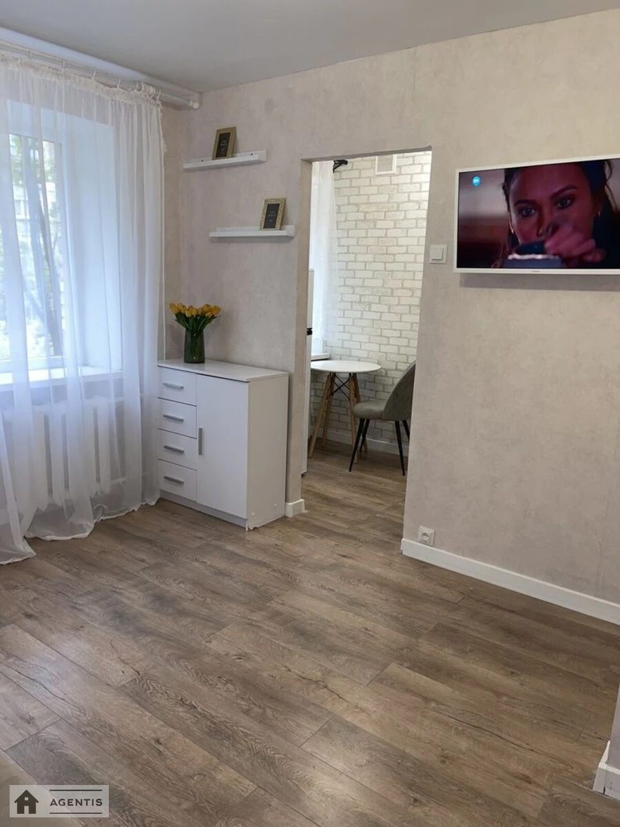 Сдам квартиру 1 комната, 23 m², 2 эт./5 этажей. 28, Академіка Доброхотова вул., Киев. 