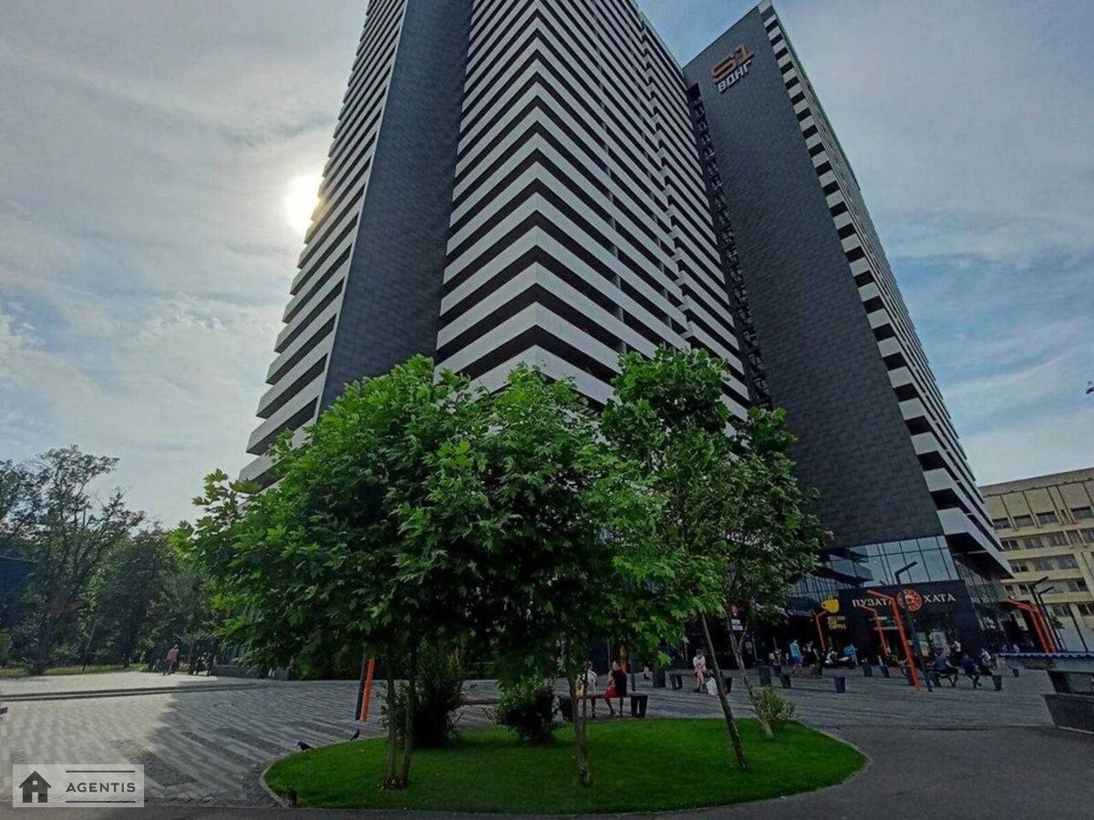 Сдам квартиру 1 комната, 30 m², 3 эт./25 этажей. 100, Васильковская 100, Киев. 