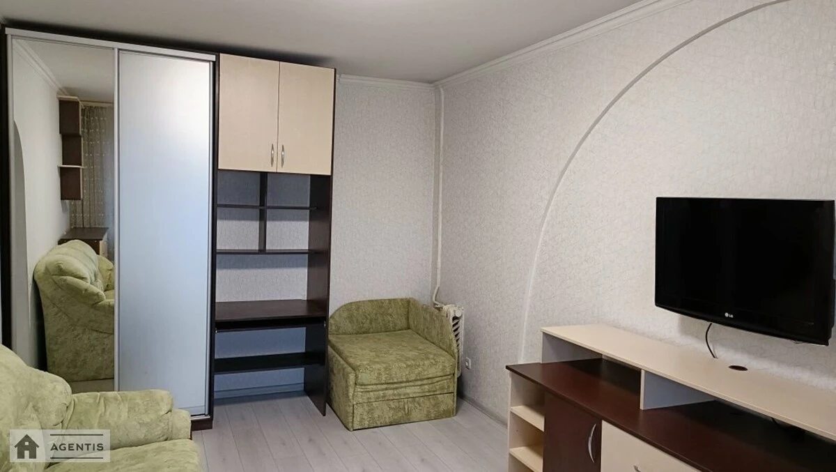 Сдам квартиру 1 комната, 35 m², 8 эт./9 этажей. 14, Львовская 14, Киев. 