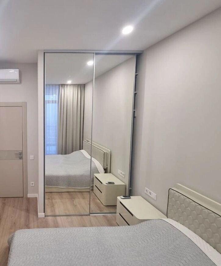 Сдам квартиру 1 комната, 46 m², 19 эт./24 этажа. 7, Джона Маккейна вул. (Івана Кудрі), Киев. 