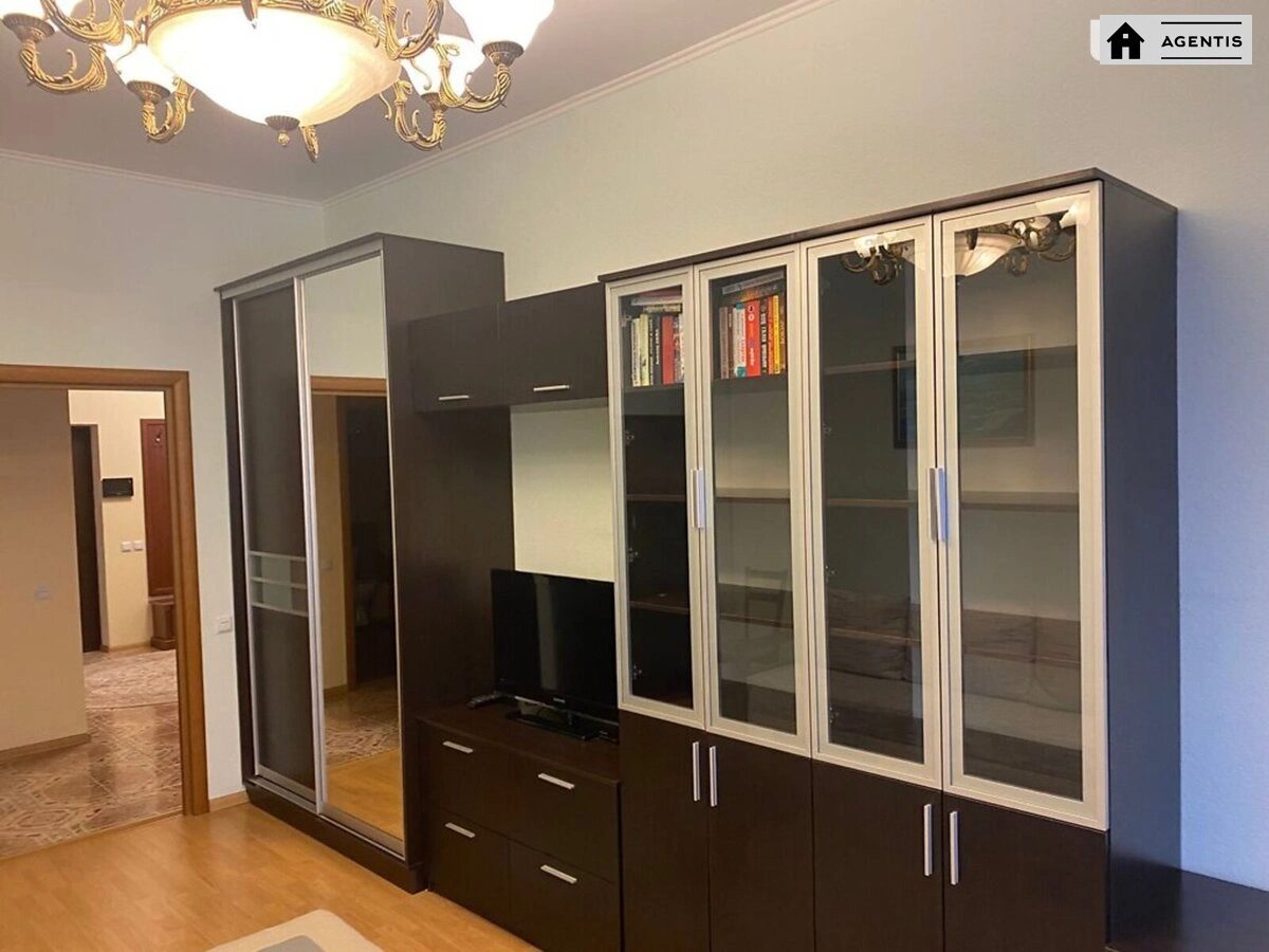 Сдам квартиру 3 комнаты, 124 m², 8 эт./24 этажа. 3, Срибнокильская 3, Киев. 