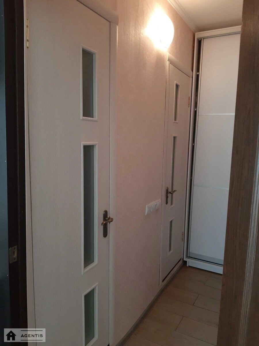 Здам квартиру 2 кімнати, 52 m², 1 пов./9 поверхів. Червоної Калини просп. (Володимира Маяковського), Київ. 