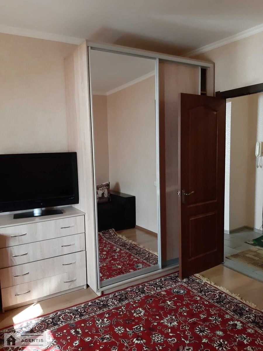 Здам квартиру 2 кімнати, 52 m², 1 пов./9 поверхів. Червоної Калини просп. (Володимира Маяковського), Київ. 