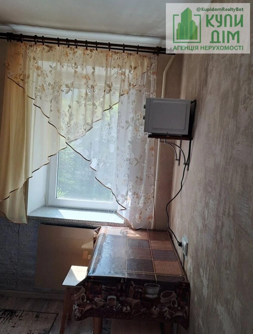 Apartments for sale 1 room, 36 m², 2nd fl./5 floors. Фортечний (кіровський), Kropyvnytskyy. 