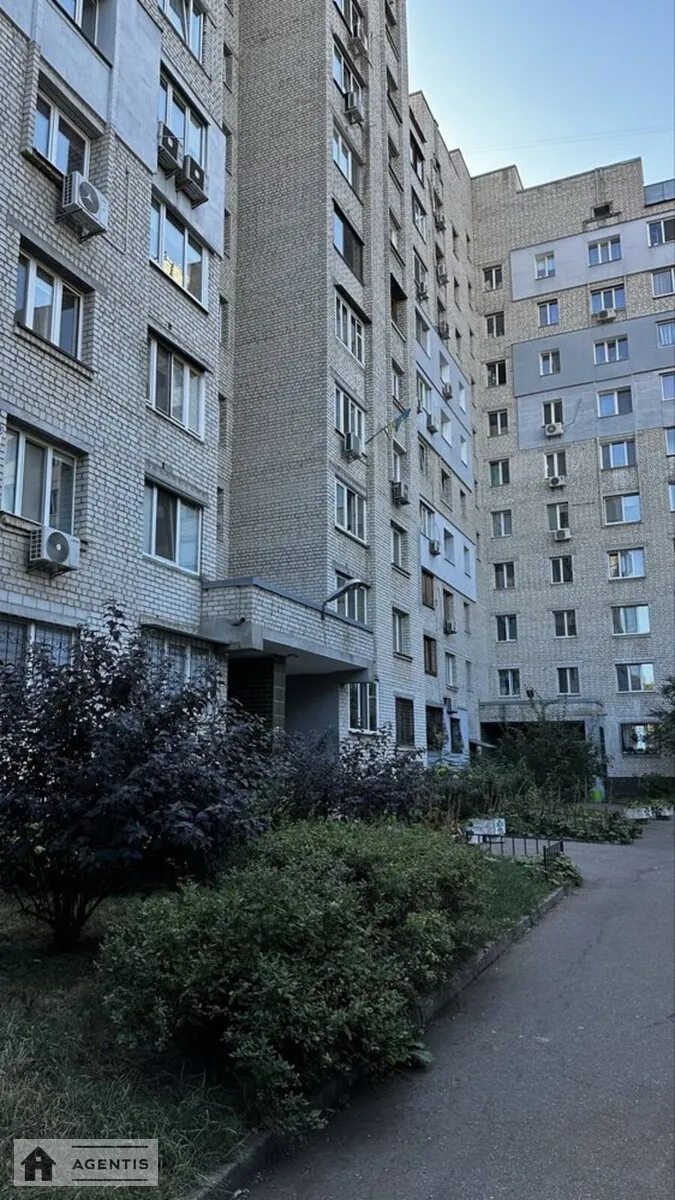 Apartment for rent 3 rooms, 77 m², 5th fl./18 floors. Svyatoshynskyy rayon, Kyiv. 