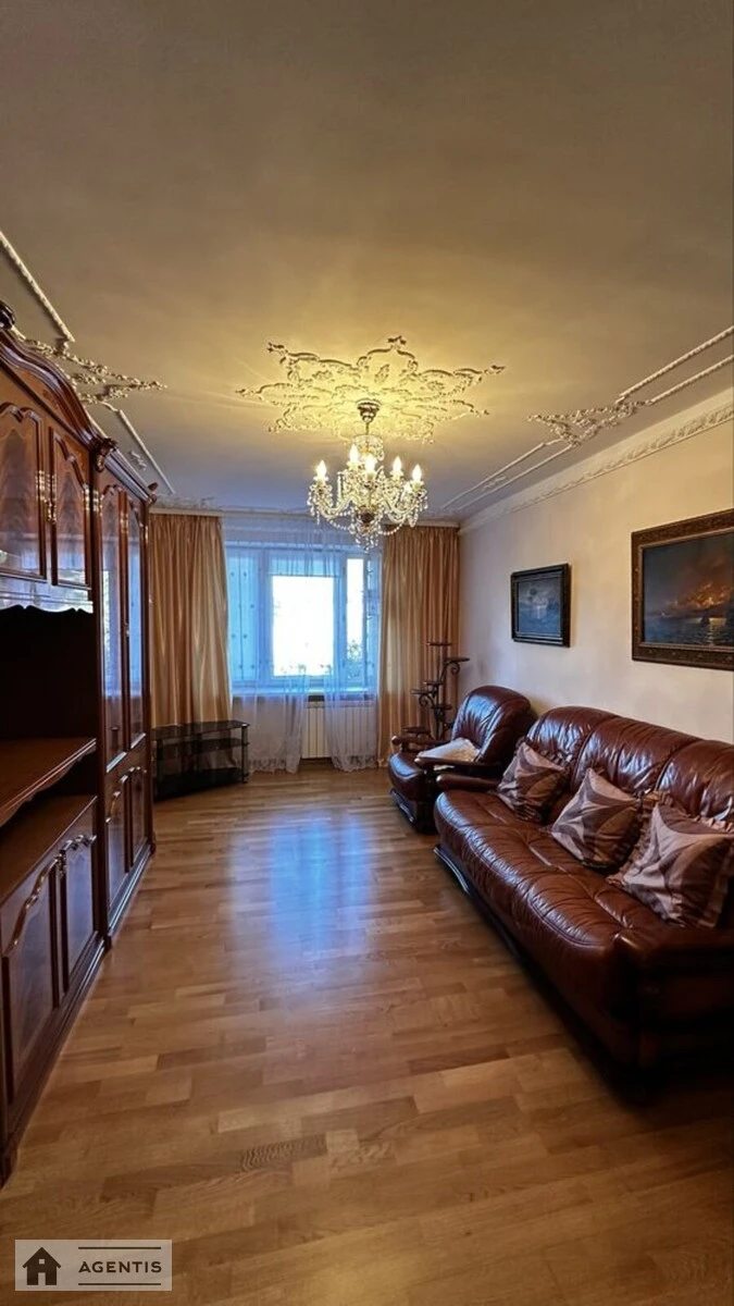 Apartment for rent 3 rooms, 77 m², 5th fl./18 floors. Svyatoshynskyy rayon, Kyiv. 