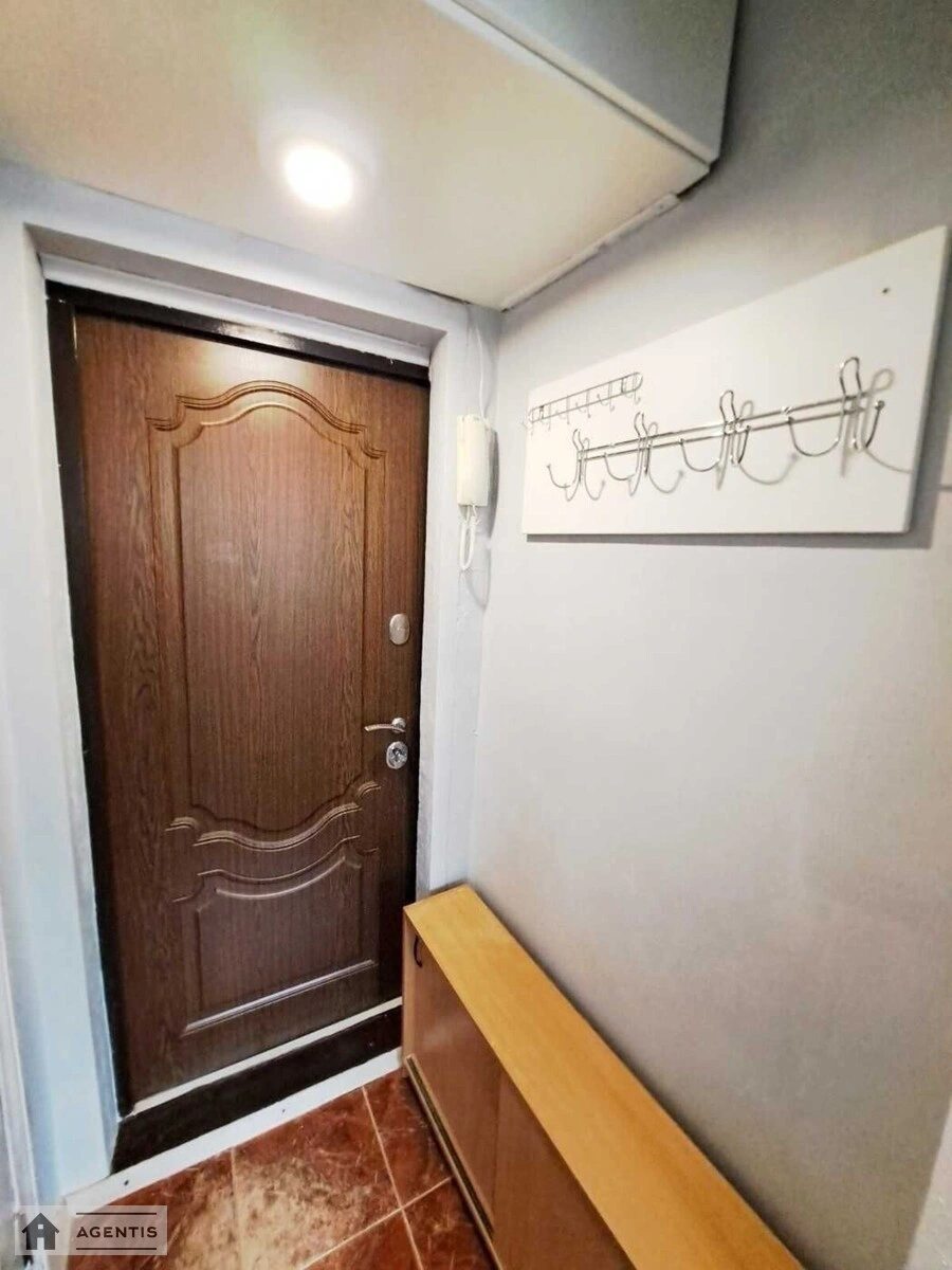 Здам квартиру 1 кімната, 21 m², 4 пов./5 поверхів. 12, Виборзька 12, Київ. 