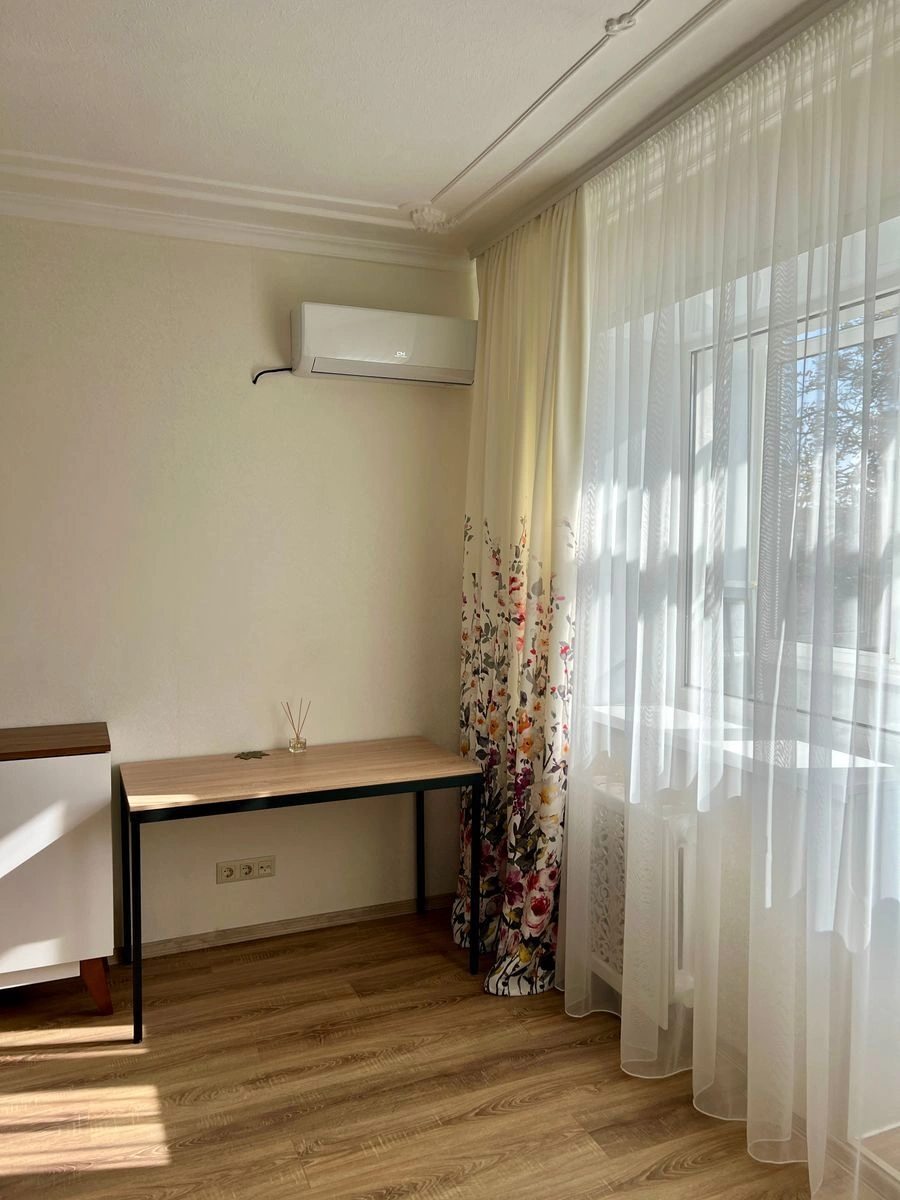 Apartment for rent 2 rooms, 46 m², 4th fl./5 floors. 28, Yanusha Korchaka vul. Baumana, Kyiv. 