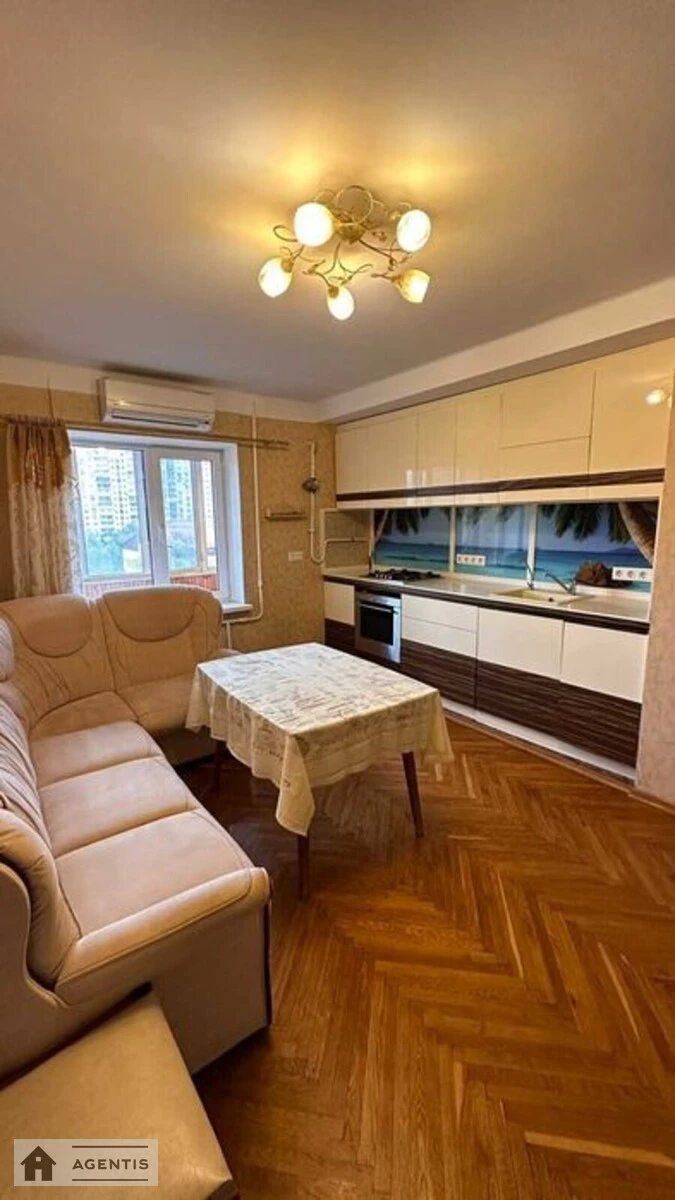 Apartment for rent 3 rooms, 80 m², 5th fl./9 floors. Obolonskyy rayon, Kyiv. 