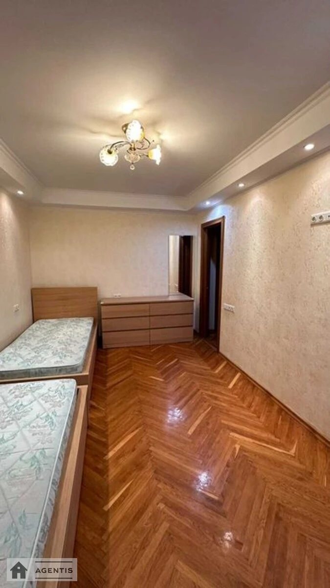 Apartment for rent 3 rooms, 80 m², 5th fl./9 floors. Obolonskyy rayon, Kyiv. 