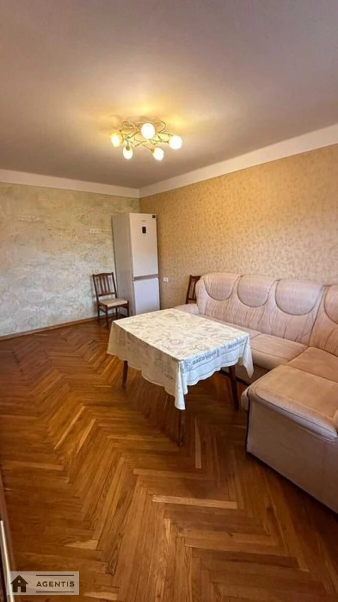 Apartment for rent 3 rooms, 80 m², 5th fl./9 floors. Obolonskyy rayon, Kyiv. 