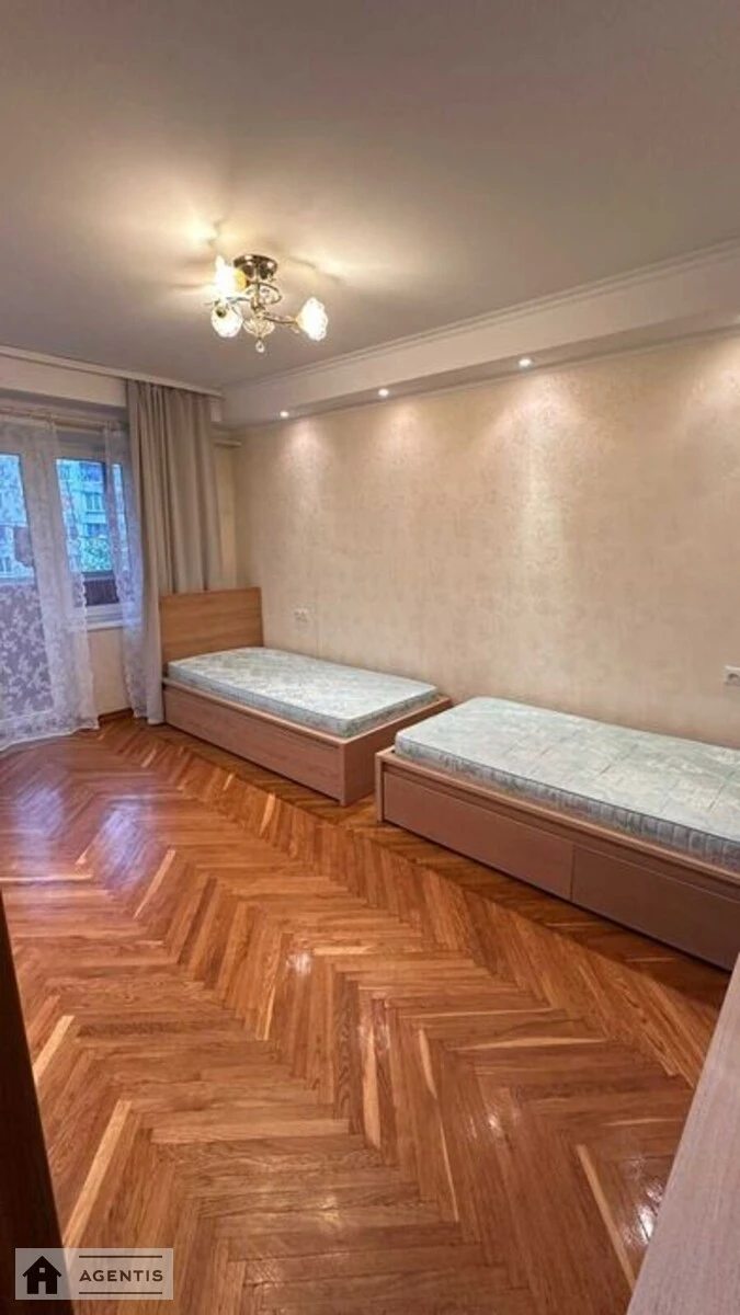 Apartment for rent 3 rooms, 80 m², 5th fl./9 floors. Obolonskyy rayon, Kyiv. 