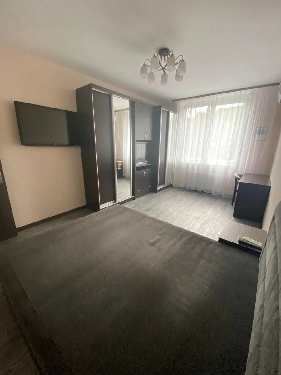 Apartment for rent 1 room, 42 m², 6th fl./12 floors. 45, Vyshgorodska 45, Kyiv. 