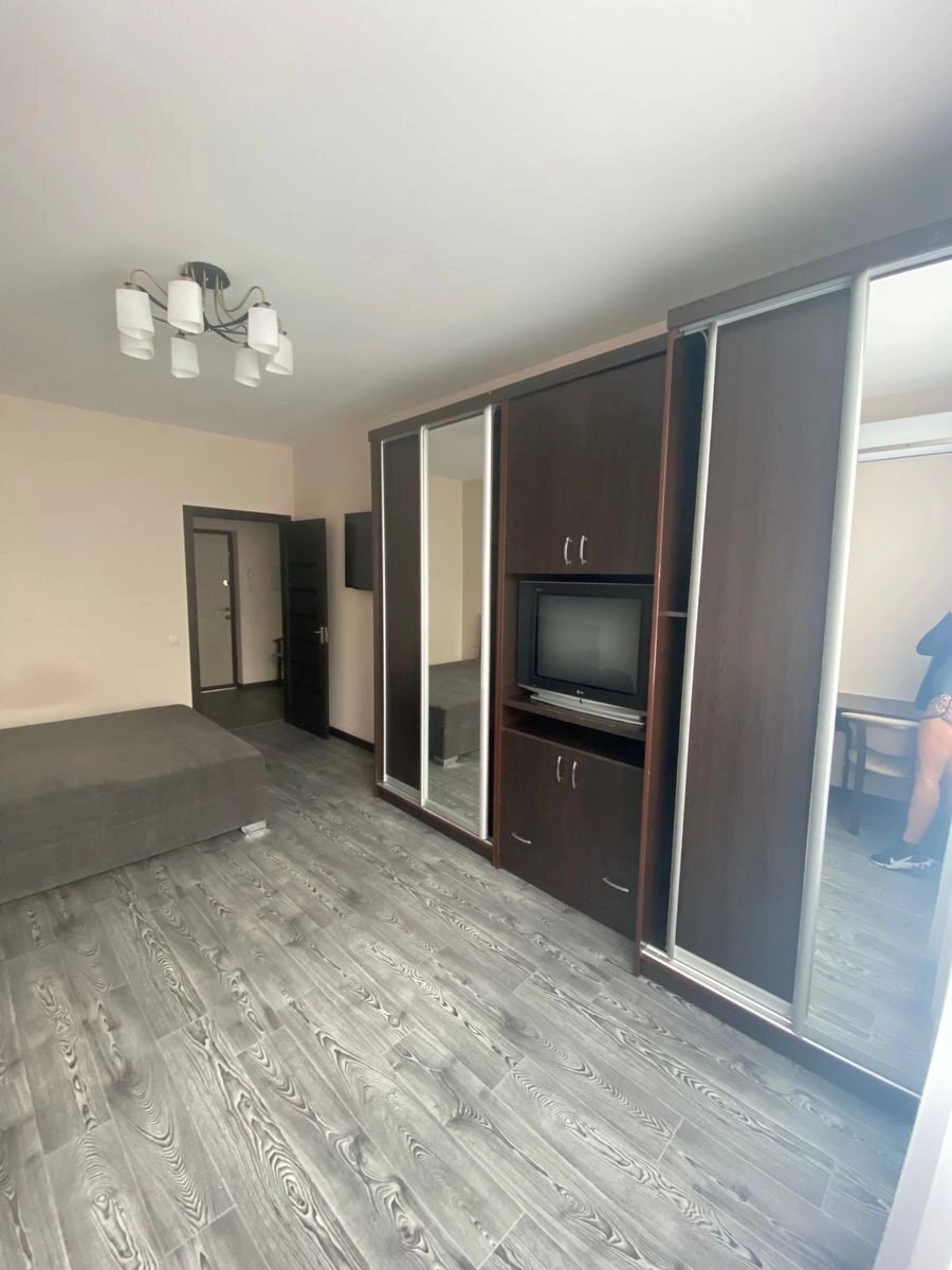 Здам квартиру 1 кімната, 42 m², 6 пов./12 поверхів. 45, Вишгородська 45, Київ. 