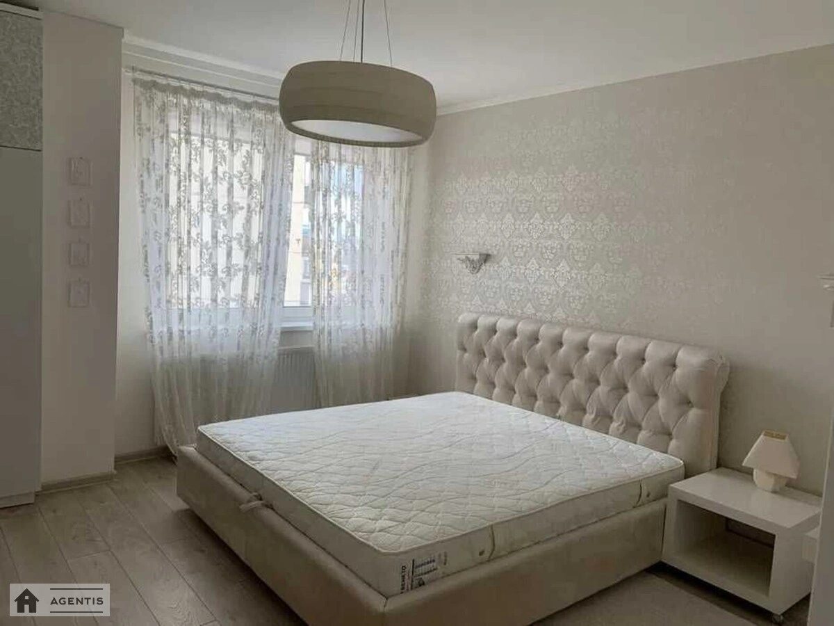 Сдам квартиру 3 комнаты, 90 m², 7 эт./24 этажа. 18, Митрополита Василя Липківського вул. (Урицького), Киев. 