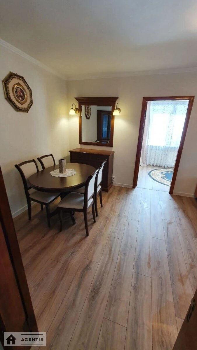 Apartment for rent 2 rooms, 45 m², 3rd fl./5 floors. 22, Volodymyro-Lybidska 22, Kyiv. 