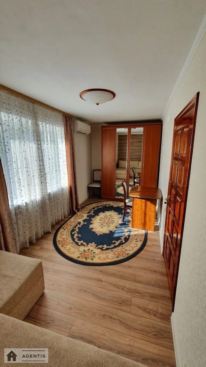 Здам квартиру 2 кімнати, 45 m², 3 пов./5 поверхів. 22, Володимиро-Либідська 22, Київ. 