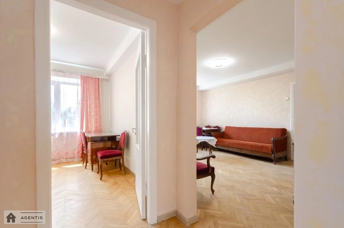 Apartment for rent 3 rooms, 62 m², 3rd fl./8 floors. 45, Velyka Vaselkivska 45, Kyiv. 