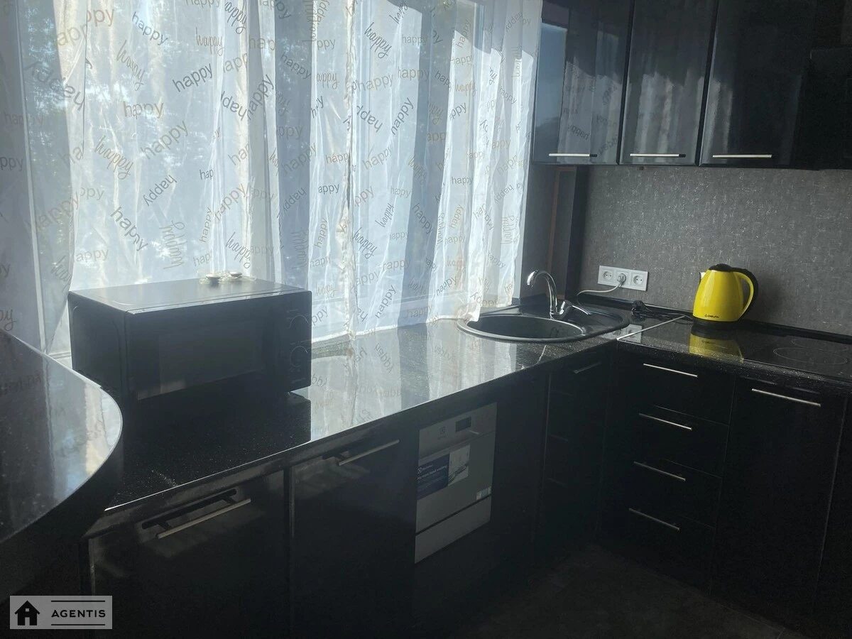 Сдам квартиру 1 комната, 32 m², 6 эт./8 этажей. 32, Миколи Міхновського бульв. (Дружби Народів), Киев. 