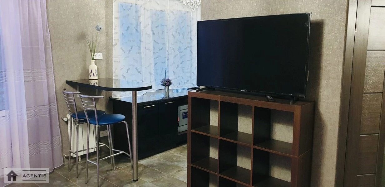 Здам квартиру 1 кімната, 32 m², 6 пов./8 поверхів. 32, Миколи Міхновського бульв. (Дружби Народів), Київ. 