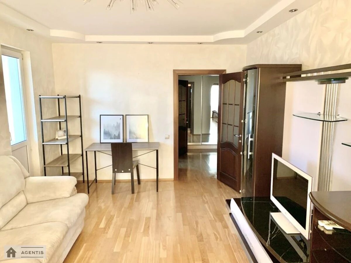 Сдам квартиру 2 комнаты, 70 m², 20 эт./22 этажа. Печерский район, Киев. 