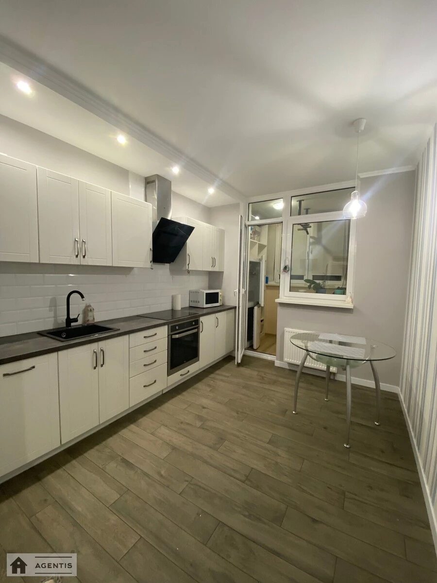 Apartment for rent 2 rooms, 65 m², 21st fl./25 floors. Voskresenska, Kyiv. 