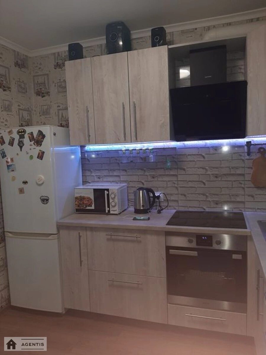 Здам квартиру 1 кімната, 39 m², 10 пов./25 поверхів. 16, Бориса Гмирі вул., Київ. 