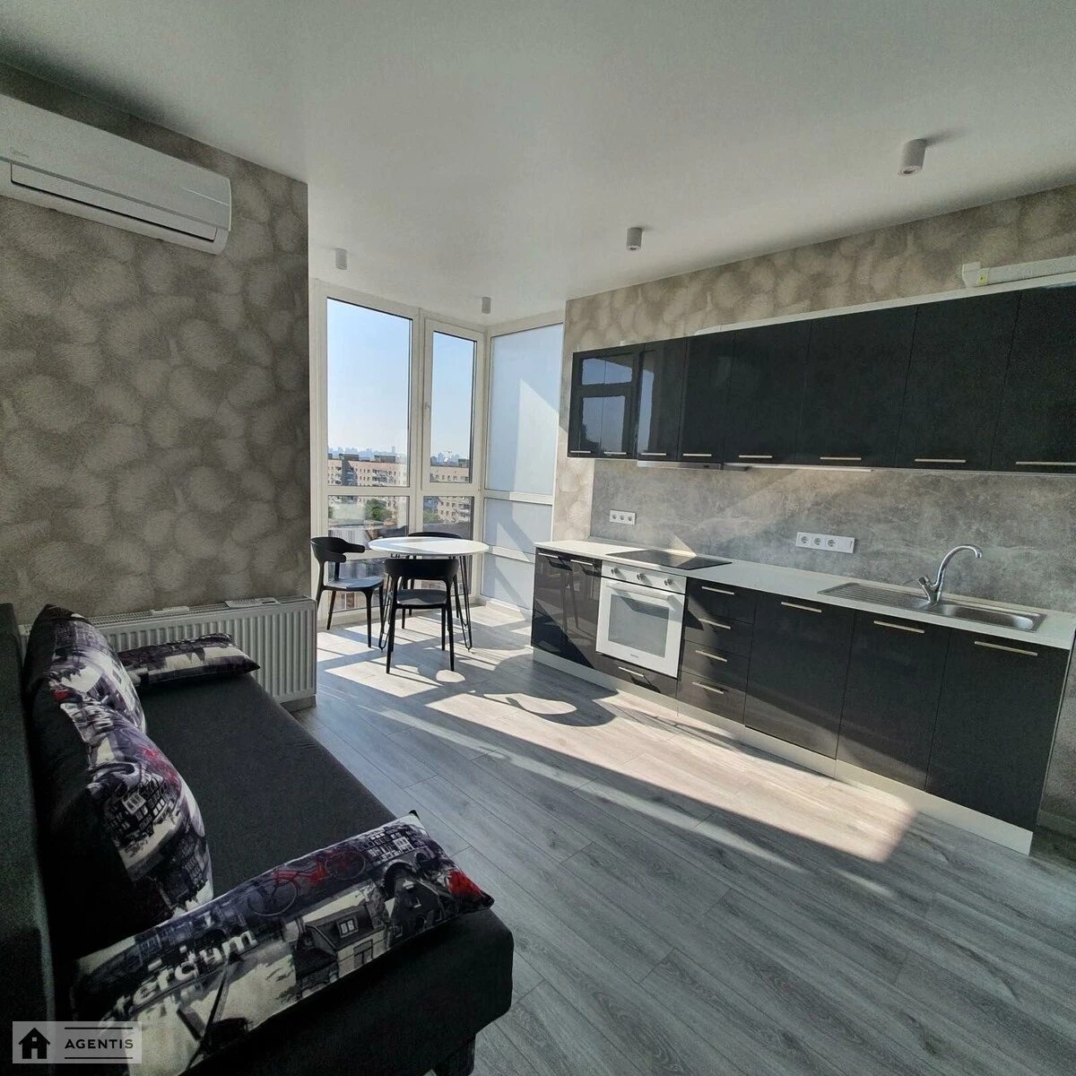 Apartment for rent 2 rooms, 58 m², 11th fl./25 floors. 3, Ismayila Hasprynskoho vul. Sormovska, Kyiv. 