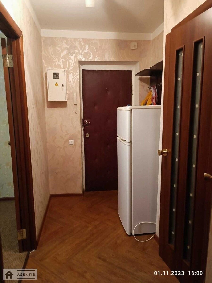 Сдам квартиру 2 комнаты, 50 m², 2 эт./5 этажей. 106, Берестейський просп. (Перемоги), Киев. 