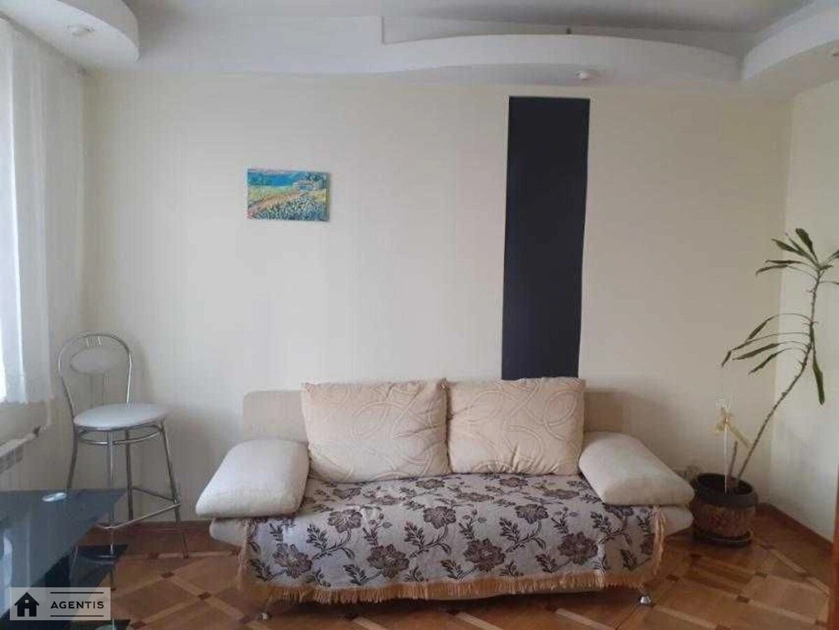 Apartment for rent 3 rooms, 72 m², 2nd fl./16 floors. 21, Anny Akhmatovoyi vul., Kyiv. 