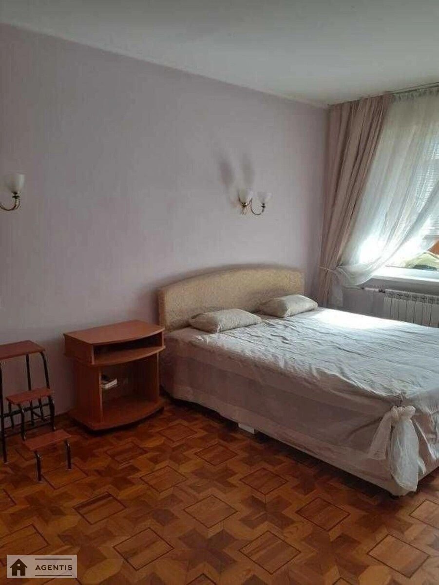 Apartment for rent 3 rooms, 72 m², 2nd fl./16 floors. 21, Anny Akhmatovoyi vul., Kyiv. 