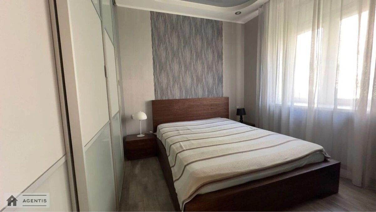 Apartment for rent 2 rooms, 43 m², 4th fl./5 floors. Pecherskyy rayon, Kyiv. 