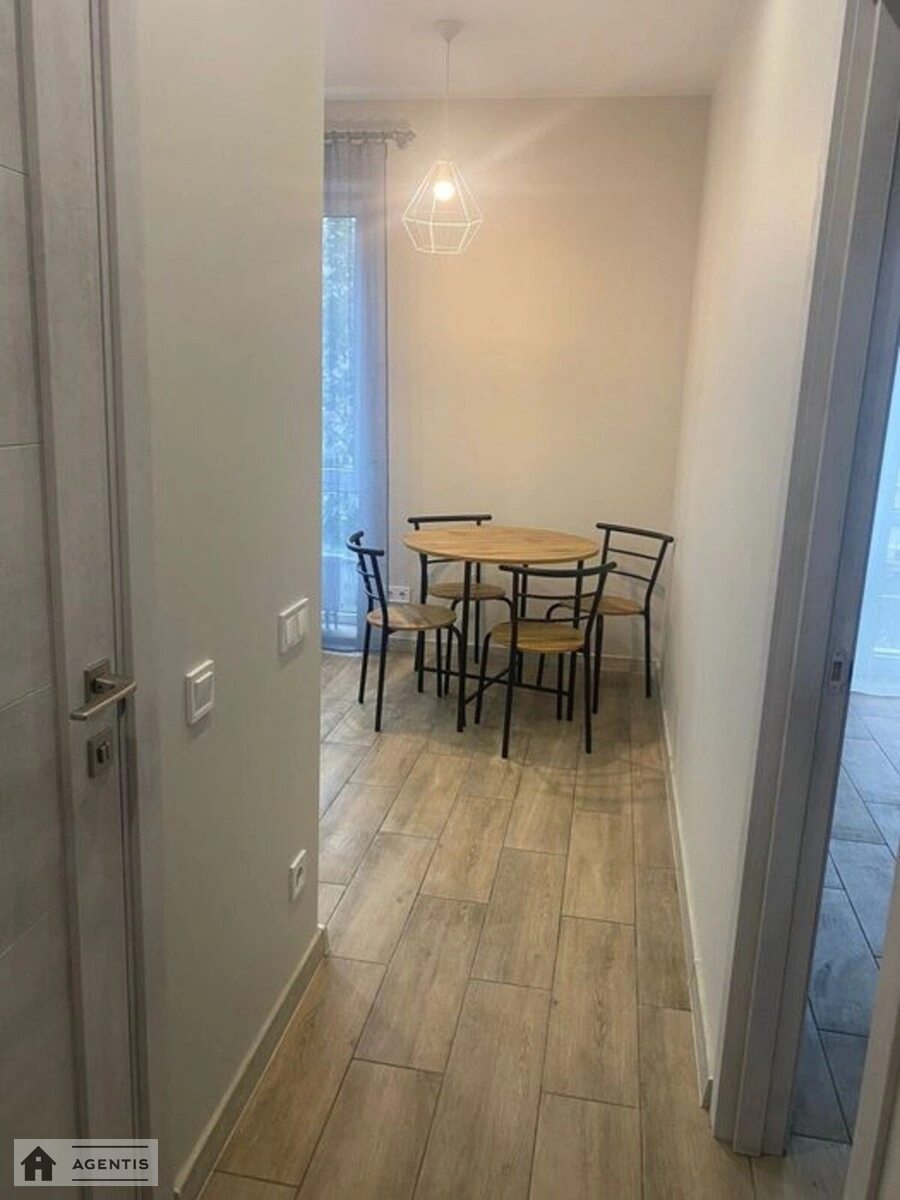 Apartment for rent 1 room, 35 m², 2nd fl./4 floors. Lisorubna 4, Kyiv. 