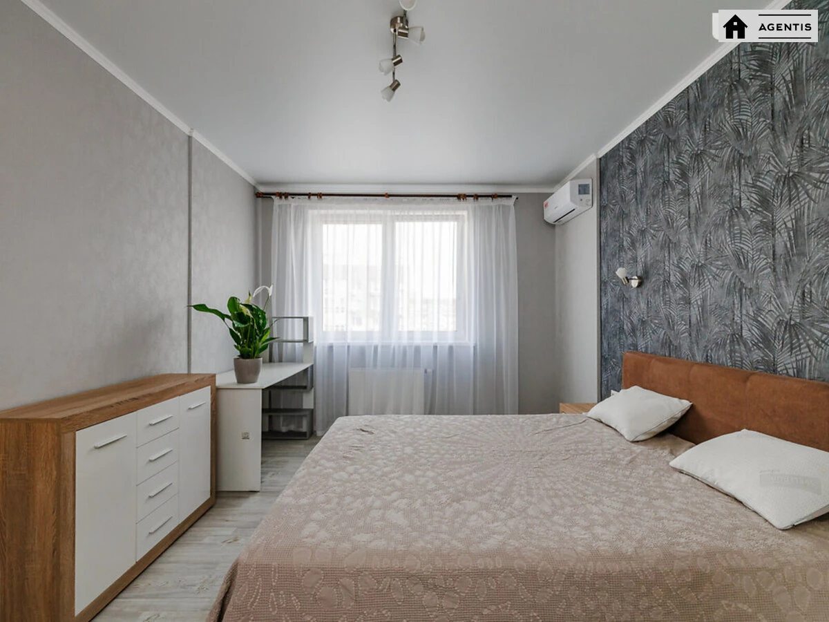 Apartment for rent 2 rooms, 65 m², 22nd fl./25 floors. 38, Yelyzavety Chavdar vul., Kyiv. 